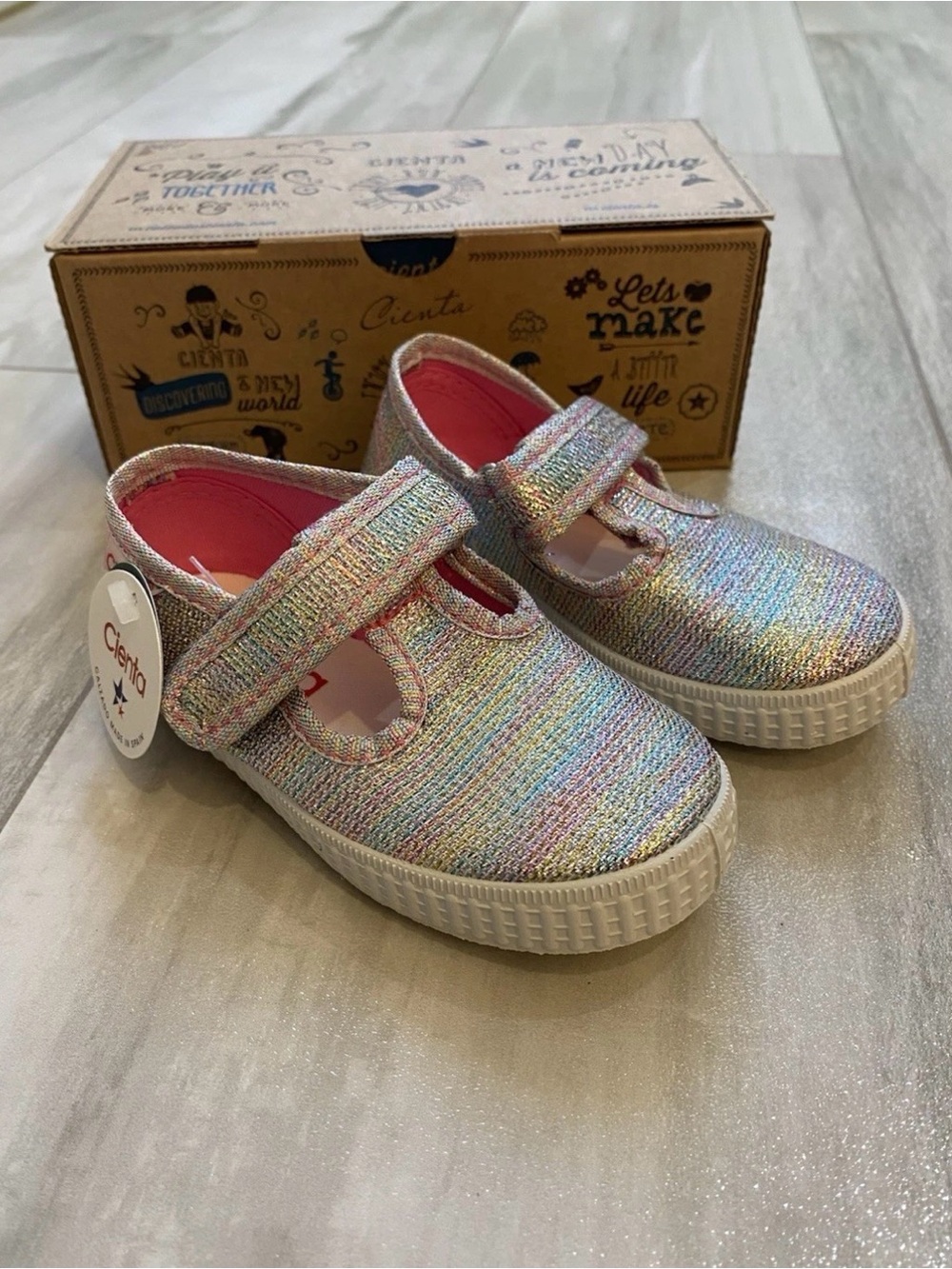 NWT Cienta Rainbow Sparkle Mary Jane T-Strap Mary Jane Sneaker toddler girl 6.5